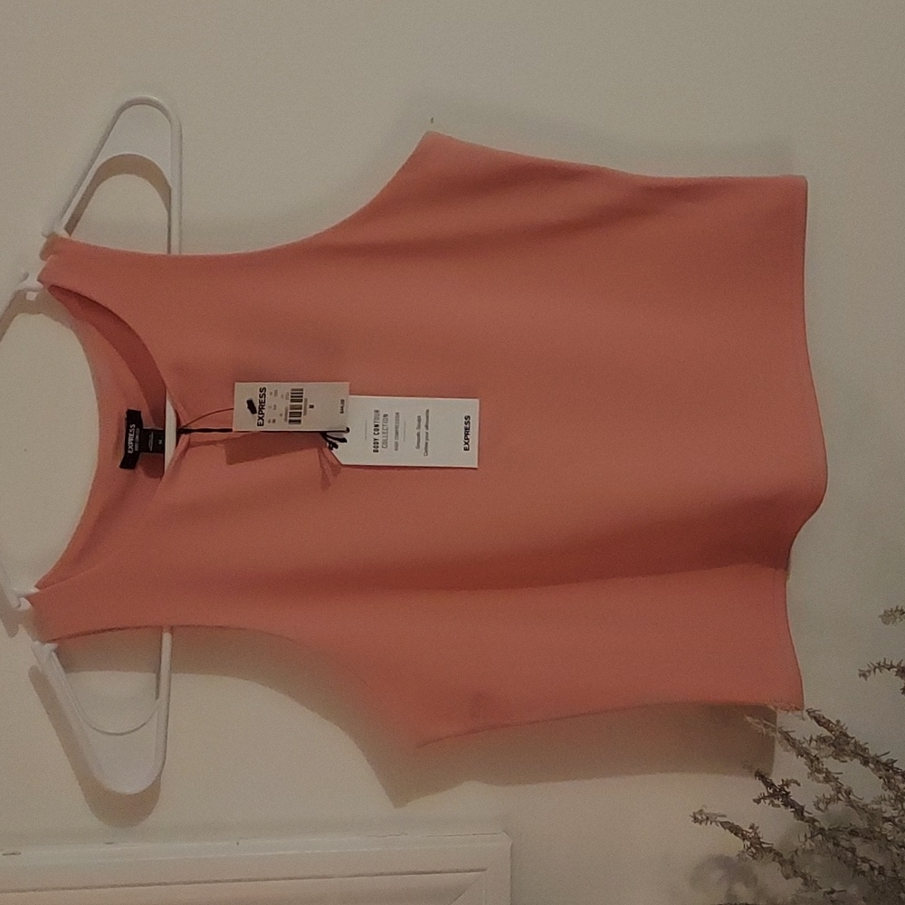Body contour tank